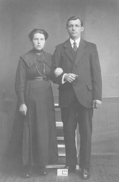 Anna Geertje Otten & Hilbert Jonkman, foto genomen enkele maanden na hun huwelijk onderweg op de boot.